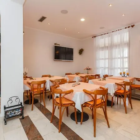 79-2 Gostinjska kuća 3*