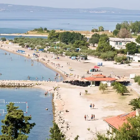 79-2 3* Duće
